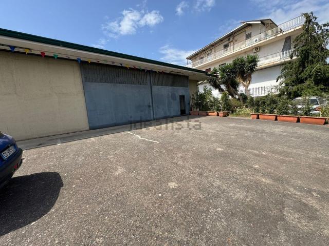 Locale Commerciale in affitto a Aci Sant'antonio, Sicilia