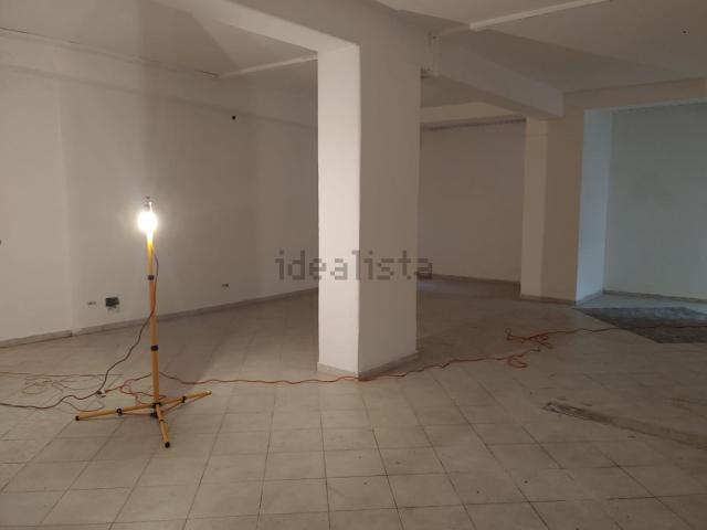 Locale Commerciale in affitto a IV Circoscrizione, Palermo