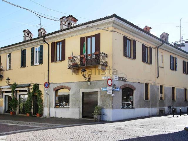Locale Commerciale in affitto a Corbetta, Lombardia