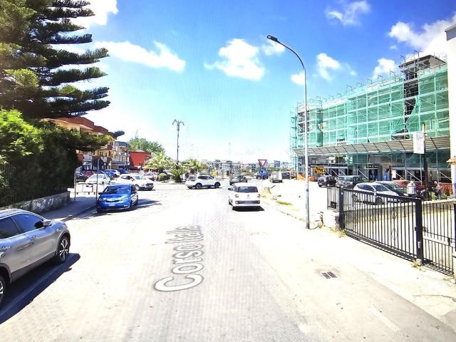 Locale Commerciale in affitto a Quarto, Campania