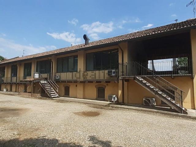 Locale Commerciale in affitto a Vigevano, Lombardia