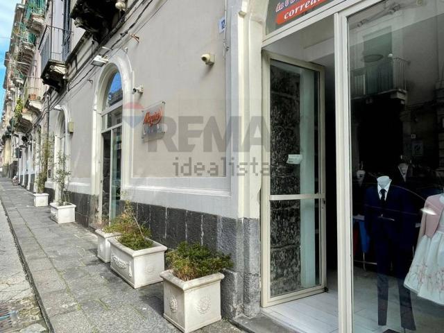 Locale Commerciale in affitto a Acireale, Sicilia