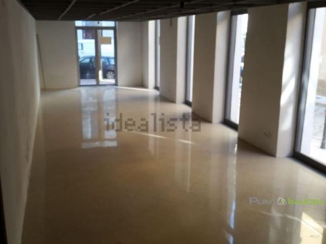 Locale Commerciale in affitto a Centro, Puglia
