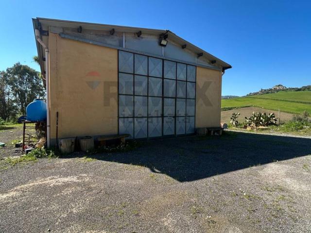 Locale Commerciale in affitto a Quartiere Provvidenza, Caltanissetta