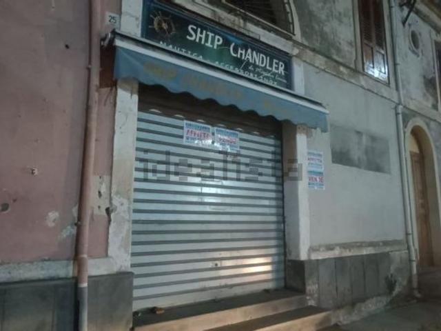 Locale Commerciale in affitto a Riposto, Catania