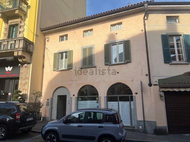 Locale Commerciale in affitto a Biumo Superiore, Varese