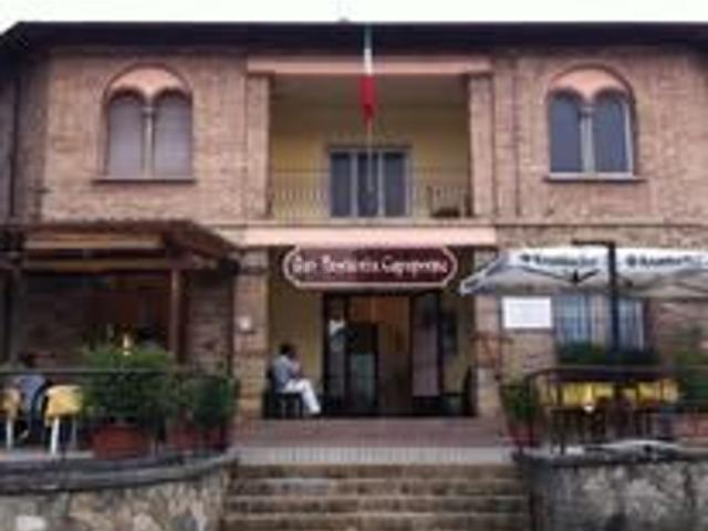 Locale Commerciale in affitto a Castell'arquato, Reggio Emilia