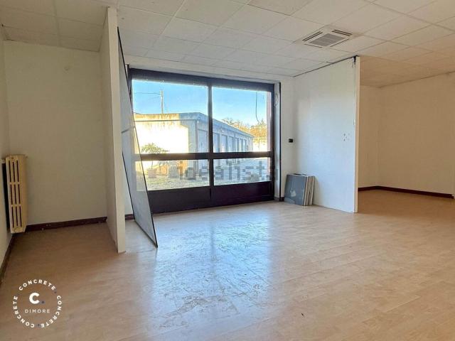 Locale Commerciale in affitto a Stazione, Piemonte