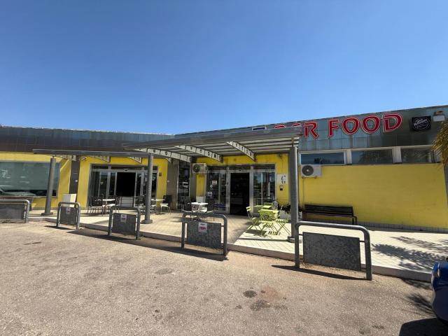 Locale Commerciale in affitto a Puglia, Lecce