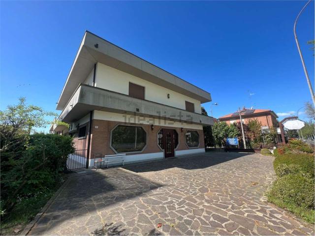 Locale Commerciale in affitto a Unione delle Terre d'Argine, Carpi