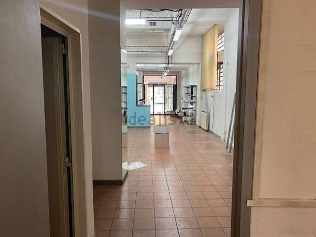 Locale Commerciale in affitto a il Cantiere, Prato
