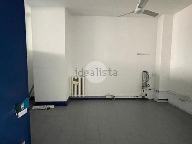 Locale Commerciale in affitto a Borgo Palazzo, Bergamo