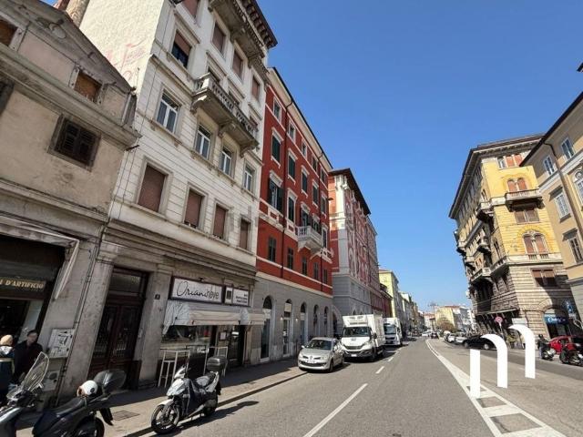 Locale Commerciale in affitto a Barriera Vecchia-San Giacomo, Villa Opicina