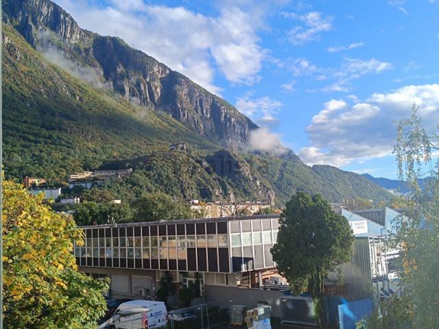 Locale Commerciale in affitto a Oltrisarco-Aslago - Oberau-Haslach, Bolzano - Bozen