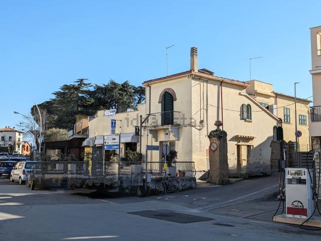 Locale Commerciale in affitto a Montalto Di Castro, Lazio
