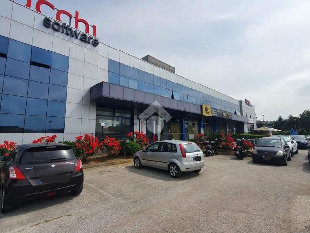 Locale Commerciale in affitto a Cerasolo Ausa, Coriano