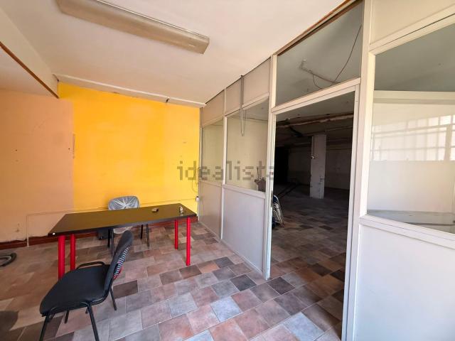 Locale Commerciale in affitto a Pomigliano D'arco, Campania
