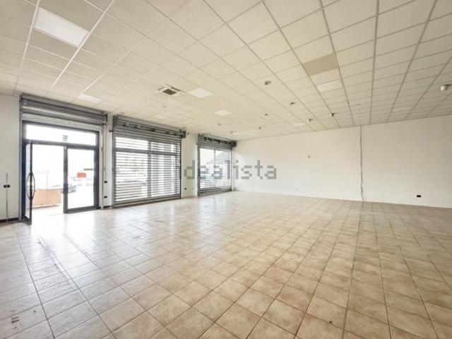 Locale Commerciale in affitto a Cazzago San Martino, Lombardia
