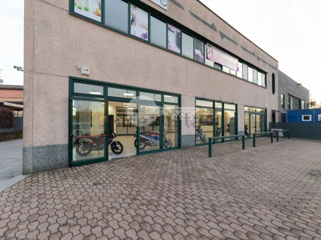 Locale Commerciale in affitto a Ghedi, Lombardia
