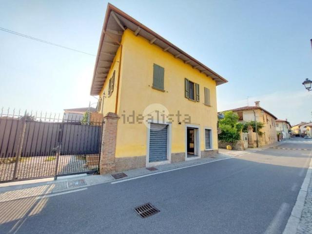 Locale Commerciale in affitto a Cazzago San Martino, Lombardia