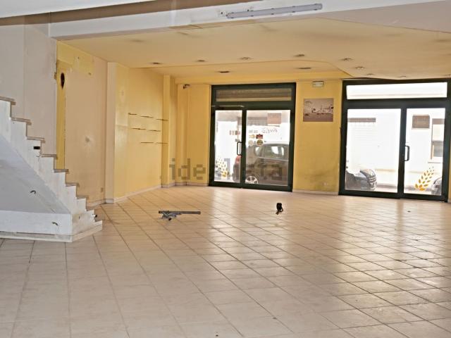 Locale Commerciale in affitto a Puglia, Bari