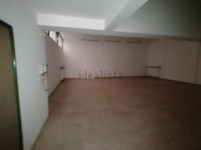 Locale Commerciale in affitto a Barriera Milano, Piacenza