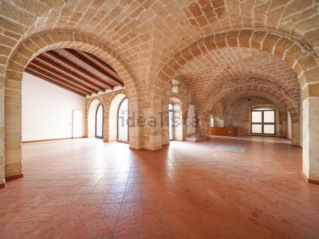 Locale Commerciale in affitto a Puglia, Bari
