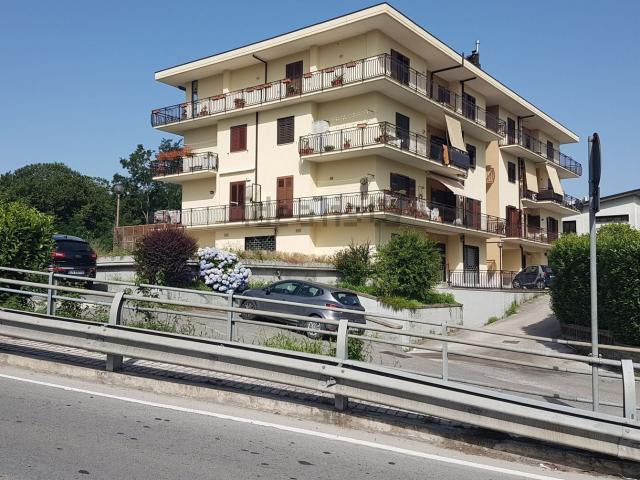 Locale Commerciale in affitto a Atripalda, Campania