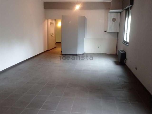 Locale Commerciale in affitto a Dalmine, Lombardia