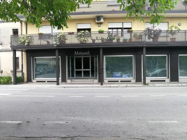 Locale Commerciale in affitto a Conegliano, Veneto