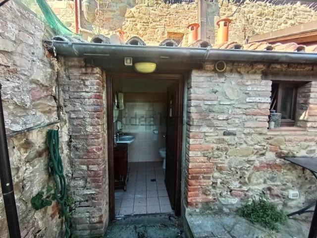 Locale Commerciale in affitto a Paciano, Umbria