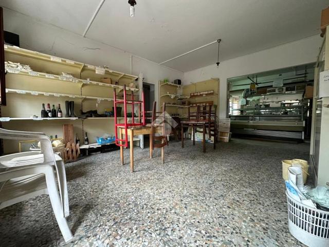 Locale Commerciale in affitto a Capannori, Toscana