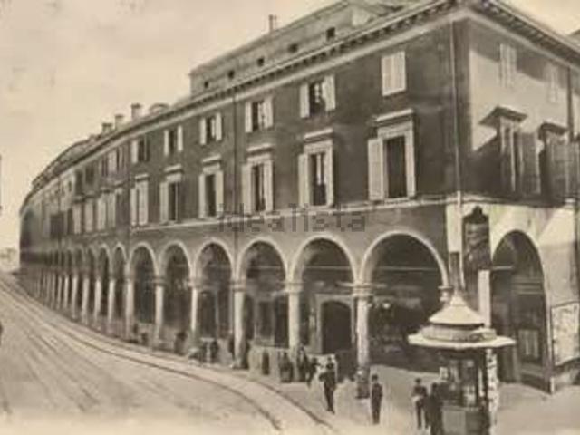 Locale Commerciale in affitto a Centro Storico, Modena
