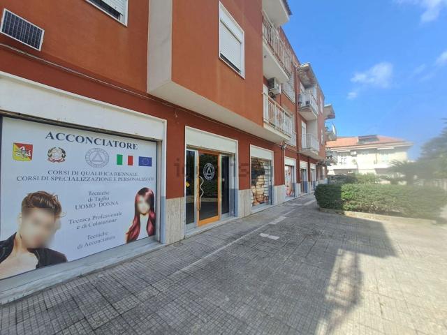 Locale Commerciale in affitto a Sant'Antonio, Barcellona Pozzo Di Gotto