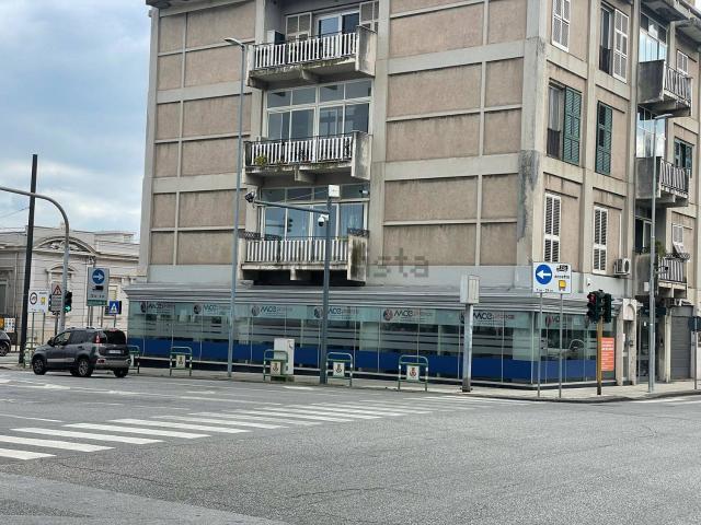 Locale Commerciale in affitto a IV Circoscrizione, Messina