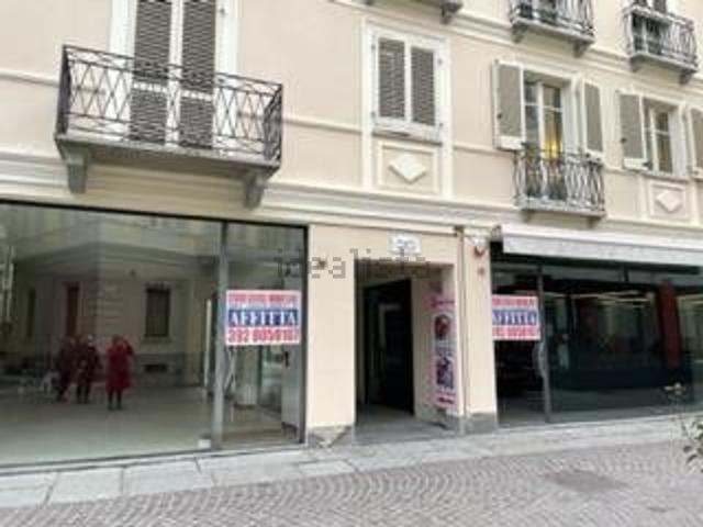 Locale Commerciale in affitto a Rione San Secondo, Piemonte