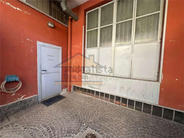 Locale Commerciale in affitto a Giugliano In Campania, Campania