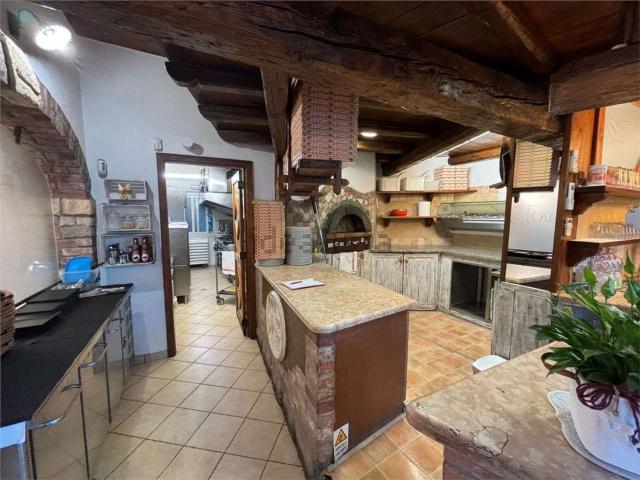 Locale Commerciale in affitto a Mestre-Carpenedo, Venezia