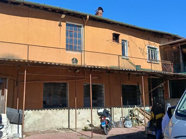 Locale Commerciale in affitto a Comunità Montana Valli del Verbano, Gavirate