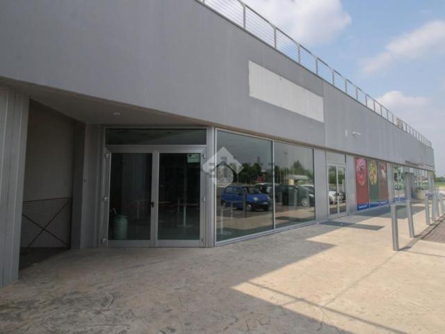 Locale Commerciale in affitto a Cologne Bresciano, Lombardia