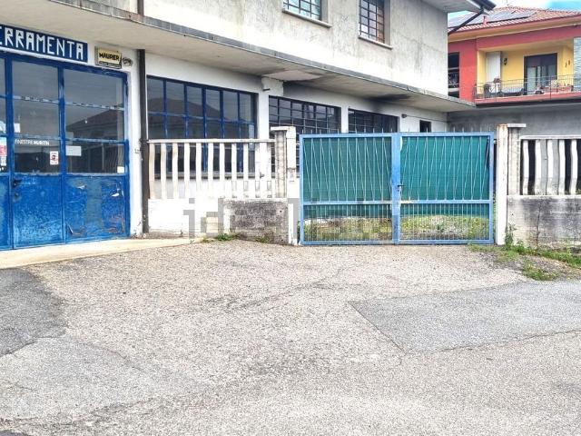 Locale Commerciale in affitto a Piemonte, Novara