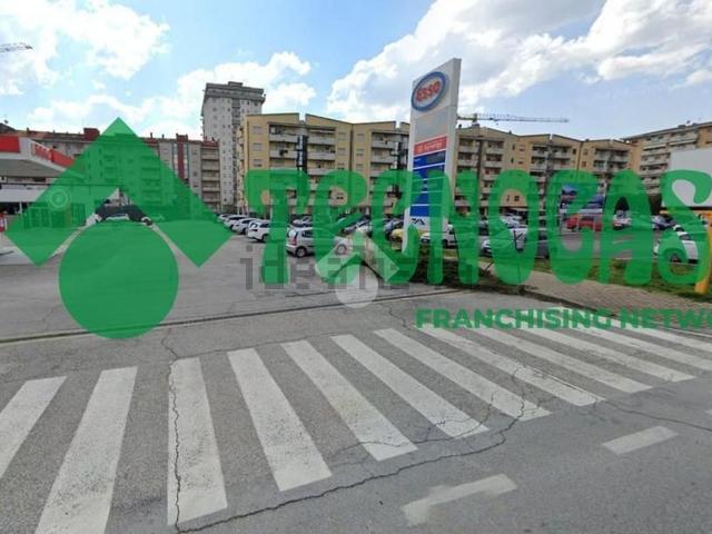 Locale Commerciale in affitto a Sant'Andrea, Marche