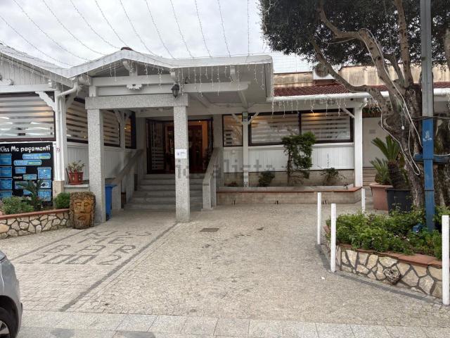 Locale Commerciale in affitto a Canosa, Giugliano In Campania