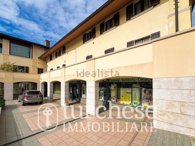 Locale Commerciale in affitto a Botta, Nembro
