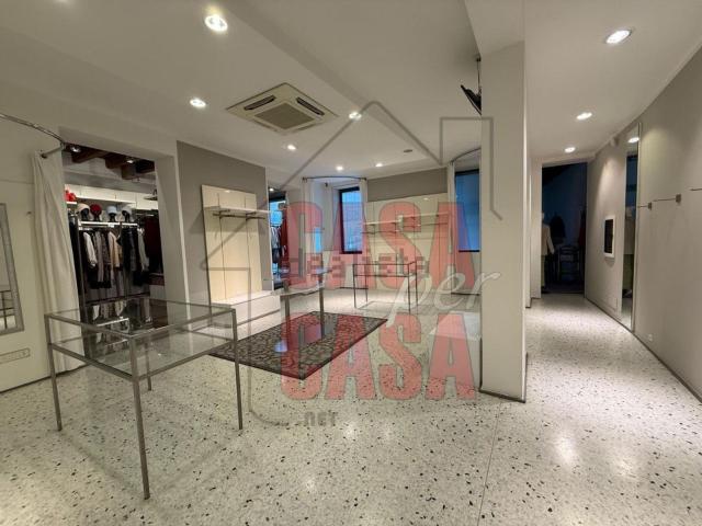 Locale Commerciale in affitto a Monselice, Condominio Bellavista