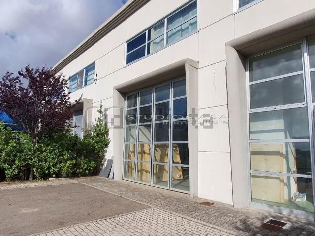 Locale Commerciale in affitto a San Giuliano Terme, Toscana