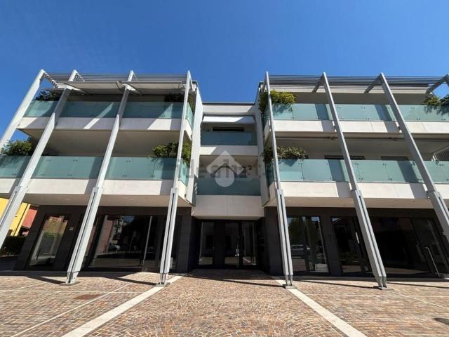 Locale Commerciale in affitto a Mestre-Carpenedo, Venezia