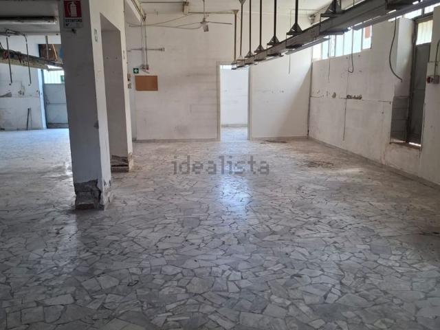 Locale Commerciale in affitto a Mugnano Di Napoli, Campania