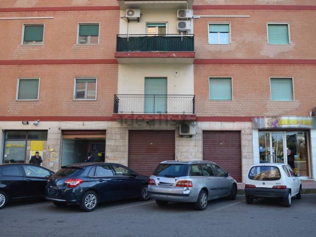 Locale Commerciale in affitto a Corigliano-Rossano, Calabria