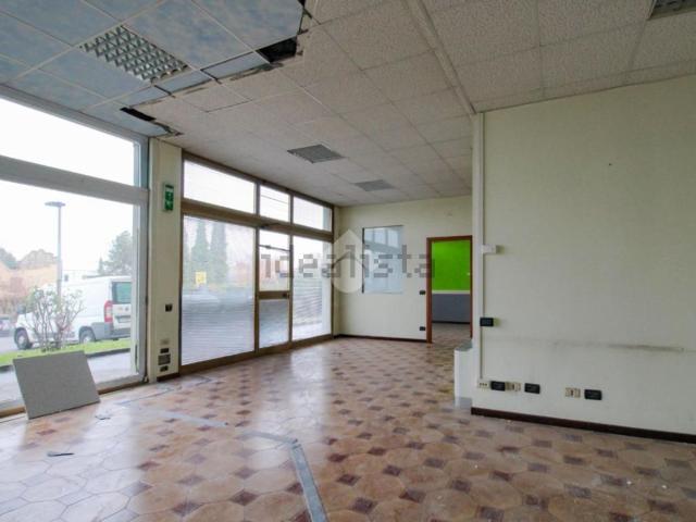 Locale Commerciale in affitto a Unione dei comuni del Distretto Ceramico, Fiorano Modenese